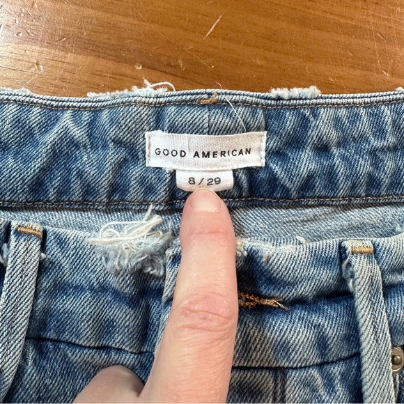Good American Light Wash Good Boy High Rise Slit Hem Jeans. Size 8/29. - Picture 8 of 10